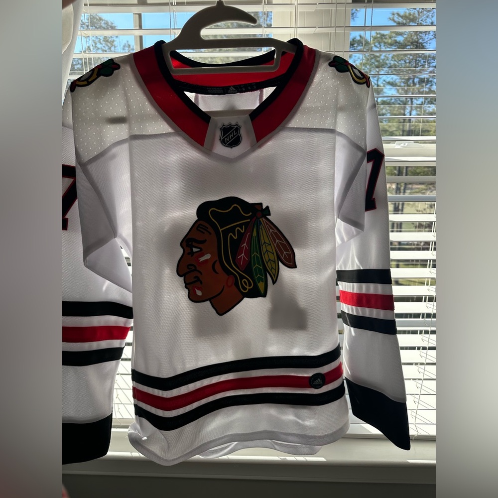 Kirby Dach blackhawks jersey